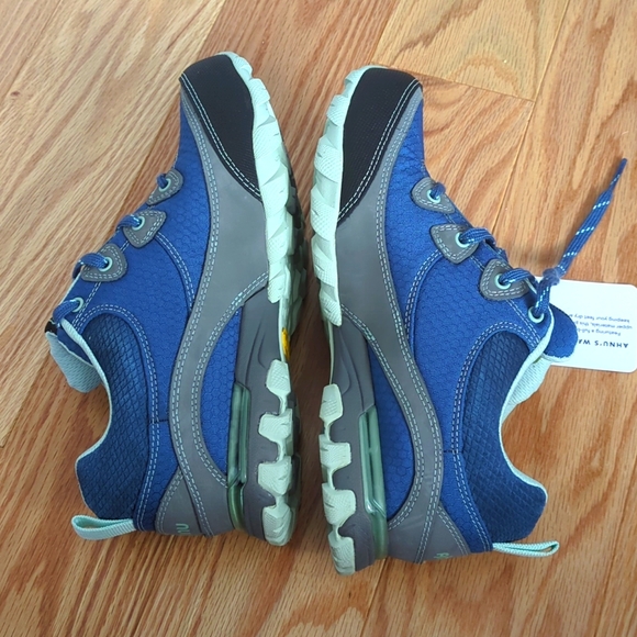 New Ahnu Sugarpine Women's Air Mesh Waterproof Hiking Boot, Size 6 - Picture 8 of 11